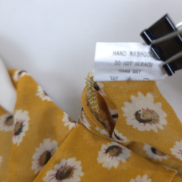 Countess Blouse Womens Medium Ditsy Daisy Floral Tie Front Sheer Ruffle Top - Picture 11 of 12